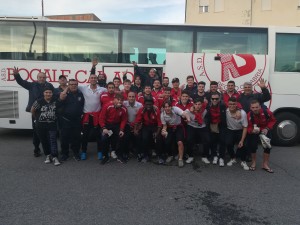 All'esterno dello stadio di Roccella, dopo il pari con il Gioiosa, esplose la festa-promozione