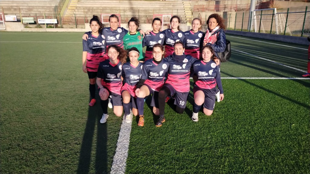 La prima storica formazione biancorossa di Calcio a 11 Femminile