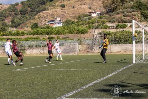 3', la girata di Gomez sbatte sul palo esterno